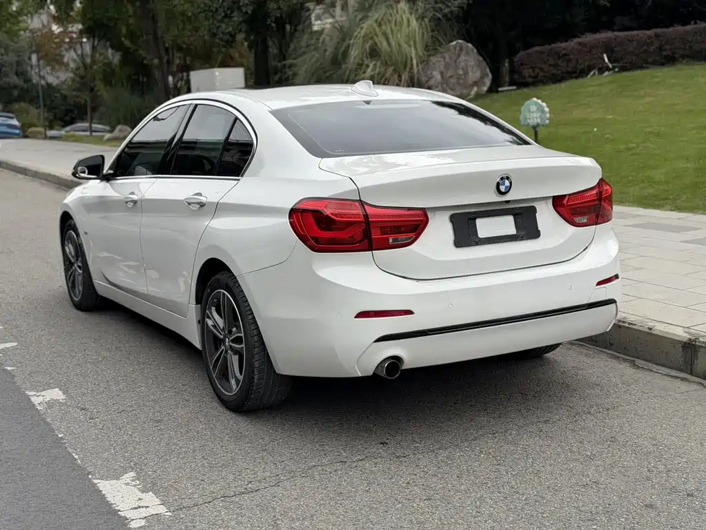 BMW BMW 1 Series 2018 118i Sport Line 2018 - thumbnail 10