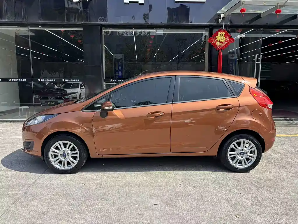 Ford Ford Fiesta 2013 Two-Door 1.5L Automatic Fashion Edition 2014 - thumbnail 3