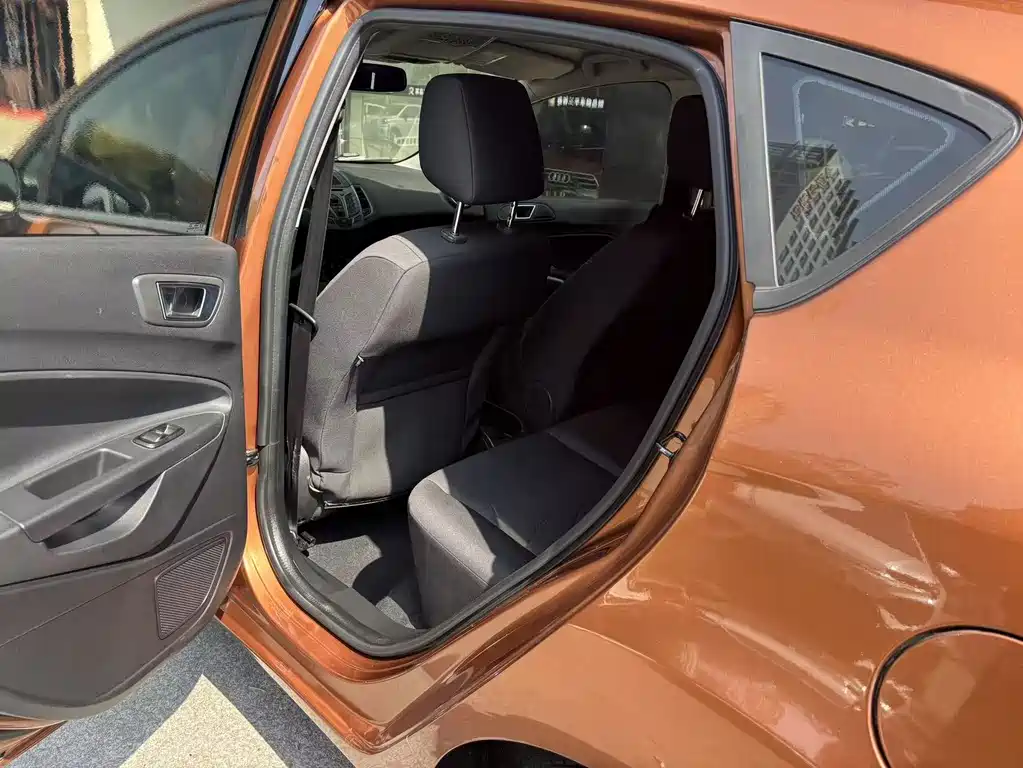 Ford Ford Fiesta 2013 Two-Door 1.5L Automatic Fashion Edition 2014 - thumbnail 7