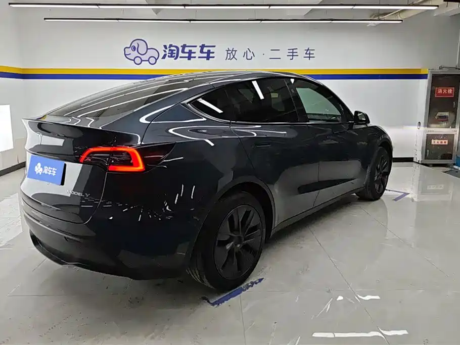 Tesla Model Y 2024 Rear-Wheel Drive 2024 - thumbnail 3