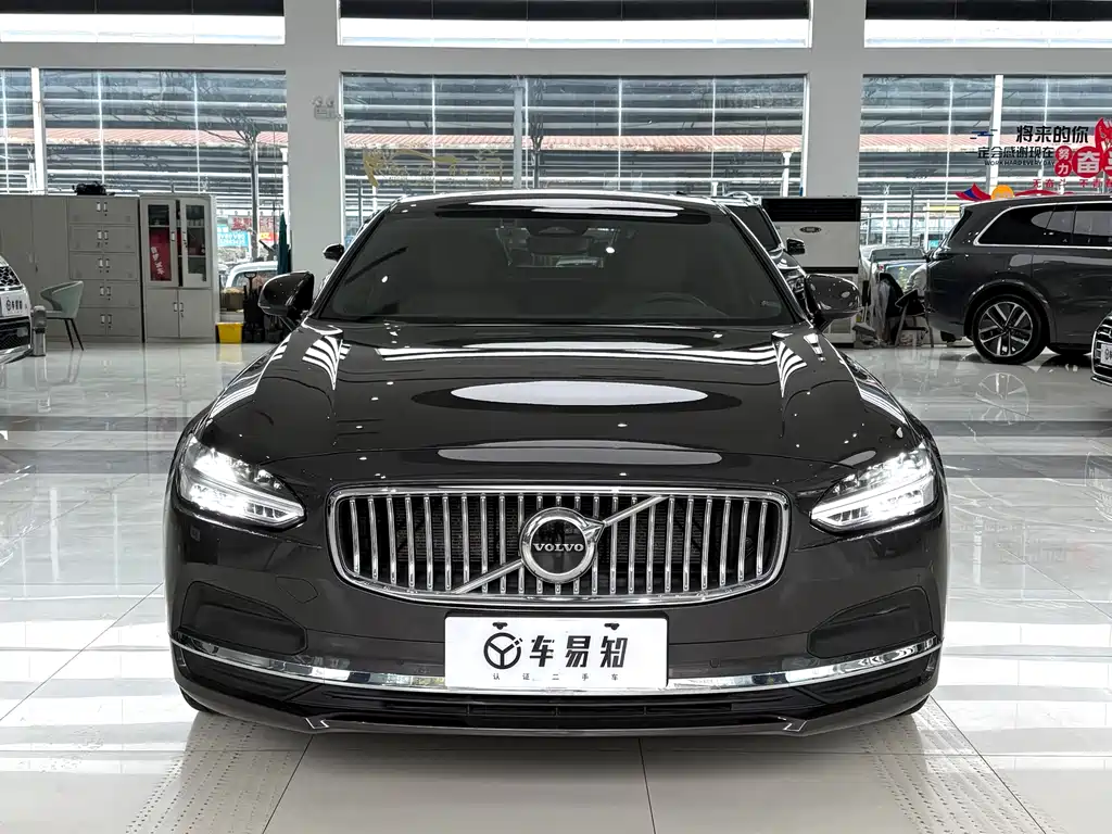 Volvo Volvo S90 2023 B5 Momentum Luxury Edition 2023 - thumbnail 2