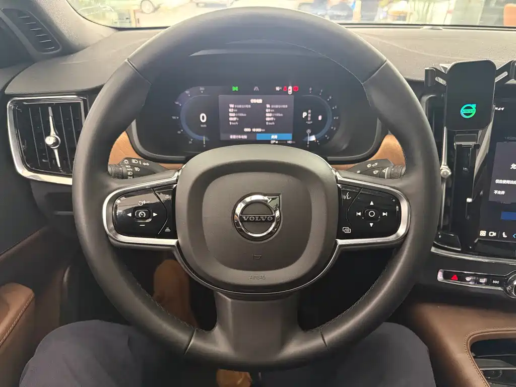 Volvo Volvo S90 2023 B5 Momentum Luxury Edition 2023 - thumbnail 5