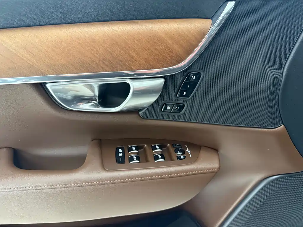 Volvo Volvo S90 2023 B5 Momentum Luxury Edition 2023 - thumbnail 9