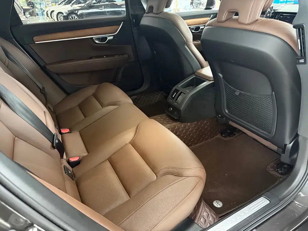 Volvo Volvo S90 2023 B5 Momentum Luxury Edition 2023 - thumbnail 12