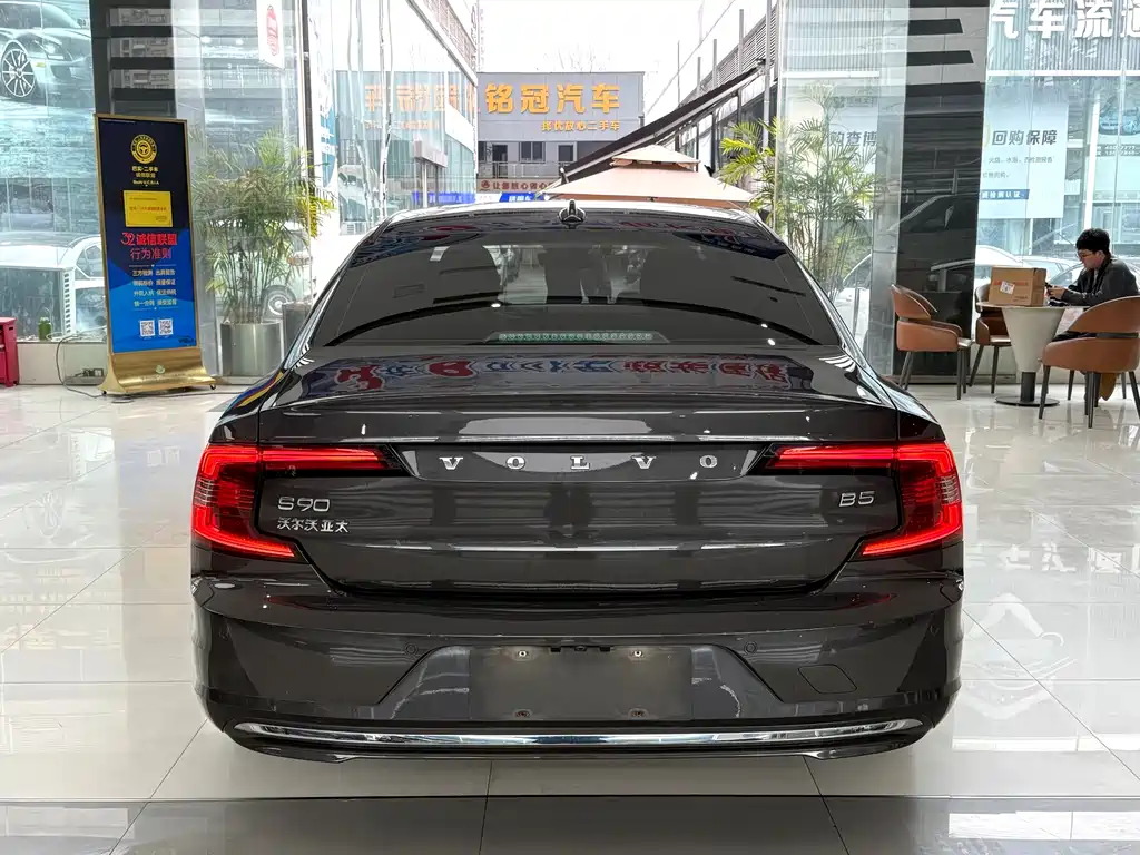 Volvo Volvo S90 2023 B5 Momentum Luxury Edition 2023 - thumbnail 17