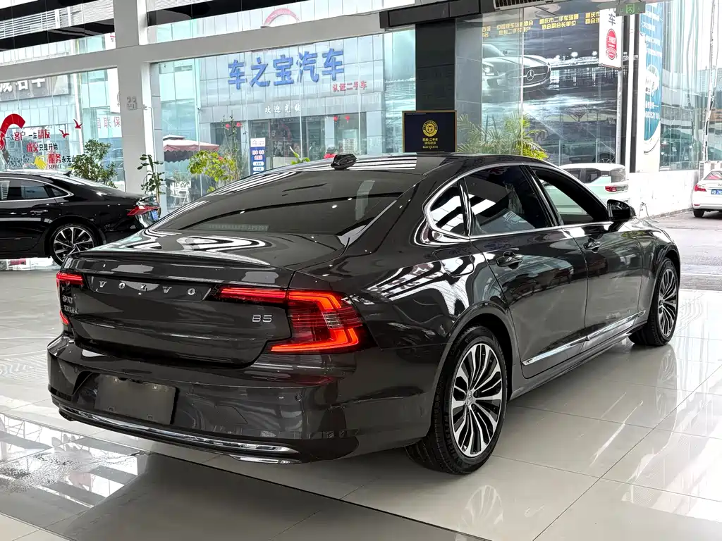 Volvo Volvo S90 2023 B5 Momentum Luxury Edition 2023 - thumbnail 18