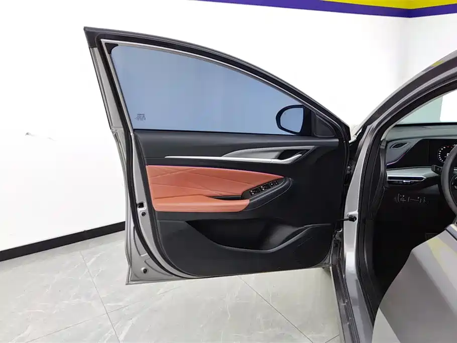 Changan Yidong 2023 Plus Blue Whale NE 1.4T GDI DCT Premium Edition 2023 - thumbnail 7