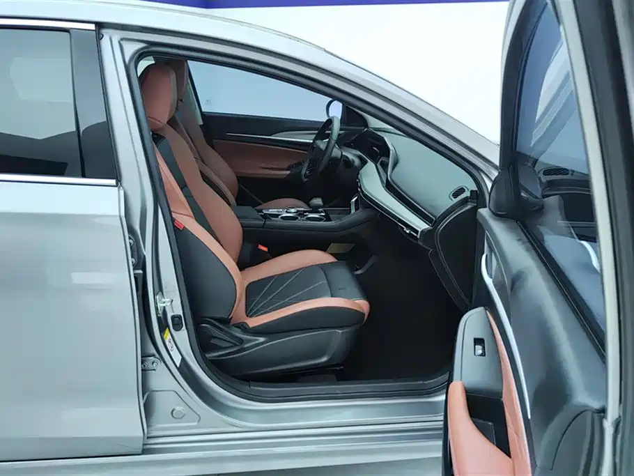 Changan Yidong 2023 Plus Blue Whale NE 1.4T GDI DCT Premium Edition 2023 - thumbnail 8