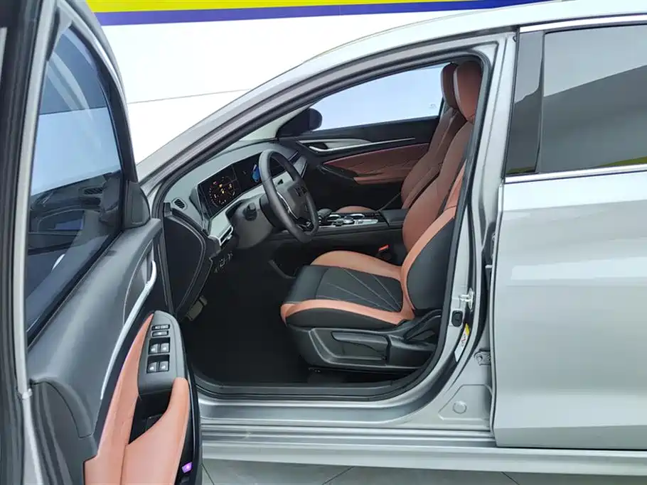 Changan Yidong 2023 Plus Blue Whale NE 1.4T GDI DCT Premium Edition 2023 - thumbnail 9