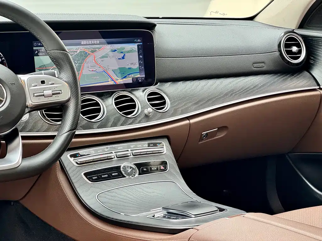 Mercedes-Benz Mercedes-Benz E-Class 2019 E 300 L Sport Fashion Edition 2019 - thumbnail 13