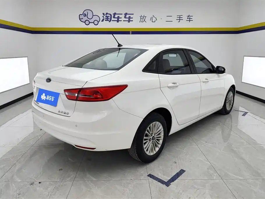Ford Ford Focus 2017 Model Year Facelift 1.5L Manual Comfort Edition 2018 - thumbnail 3