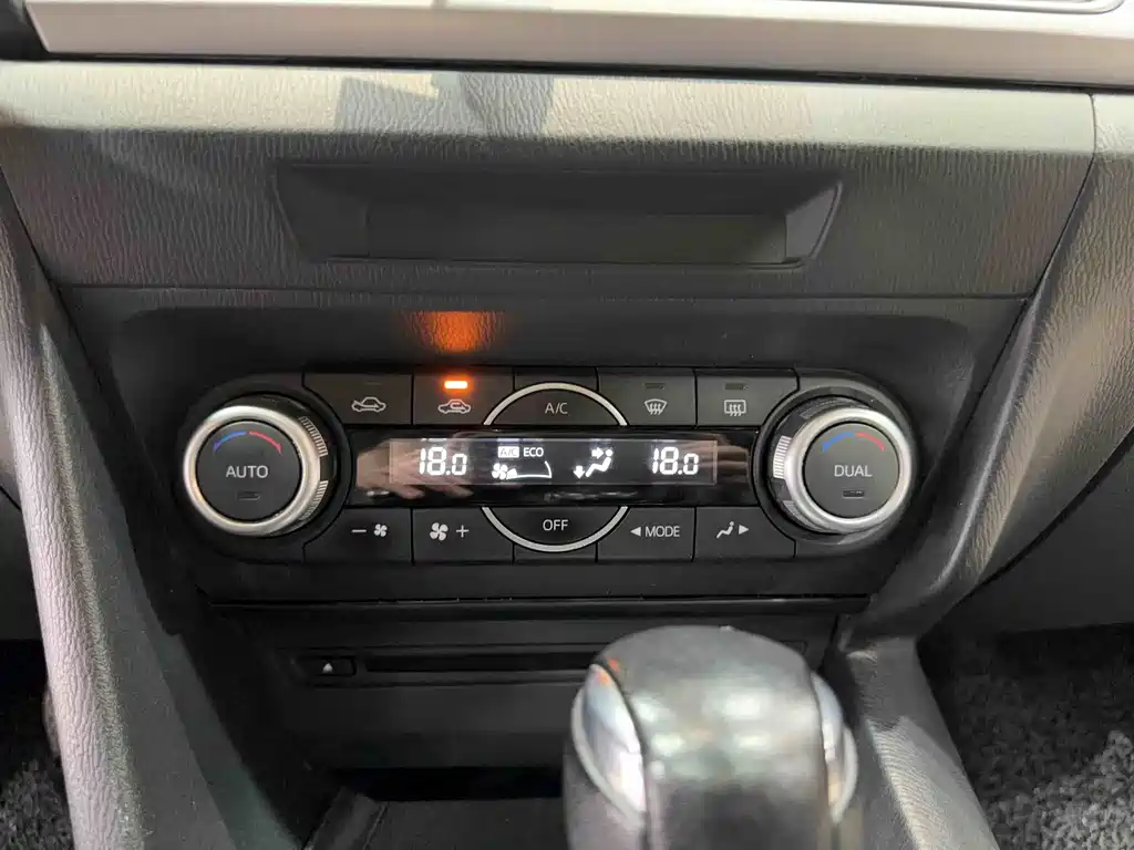 Mazda Mazda 3 Axela 2014 Hatchback 2.0L Automatic Flagship 2014 - thumbnail 21