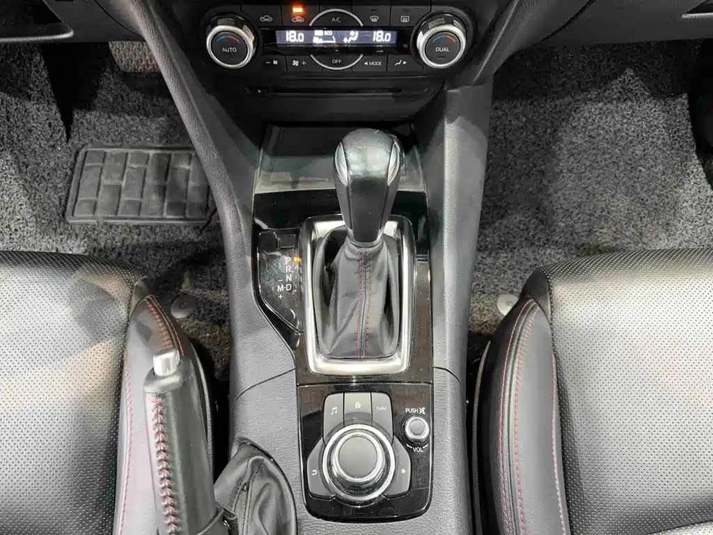 Mazda Mazda 3 Axela 2014 Hatchback 2.0L Automatic Flagship 2014 - thumbnail 23