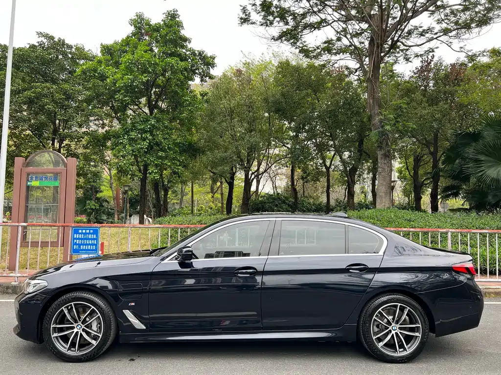 BMW BMW 5 Series Hybrid 2021 Model 535Le M Sport Package 2021 - thumbnail 2