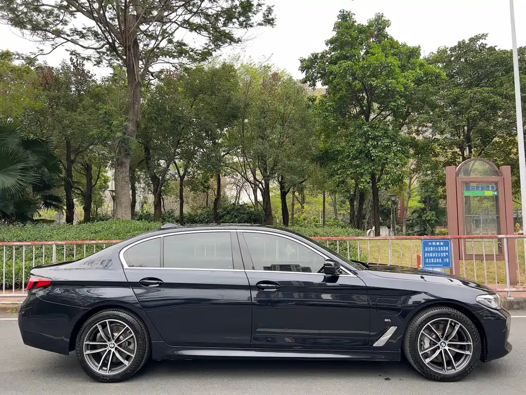 BMW BMW 5 Series Hybrid 2021 Model 535Le M Sport Package 2021 - thumbnail 4