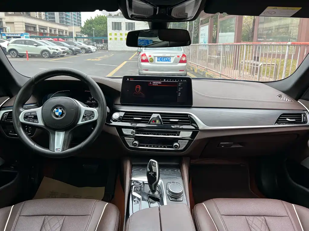 BMW BMW 5 Series Hybrid 2021 Model 535Le M Sport Package 2021 - thumbnail 6