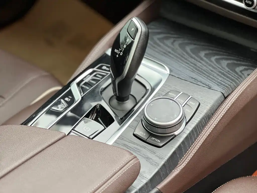 BMW BMW 5 Series Hybrid 2021 Model 535Le M Sport Package 2021 - thumbnail 17