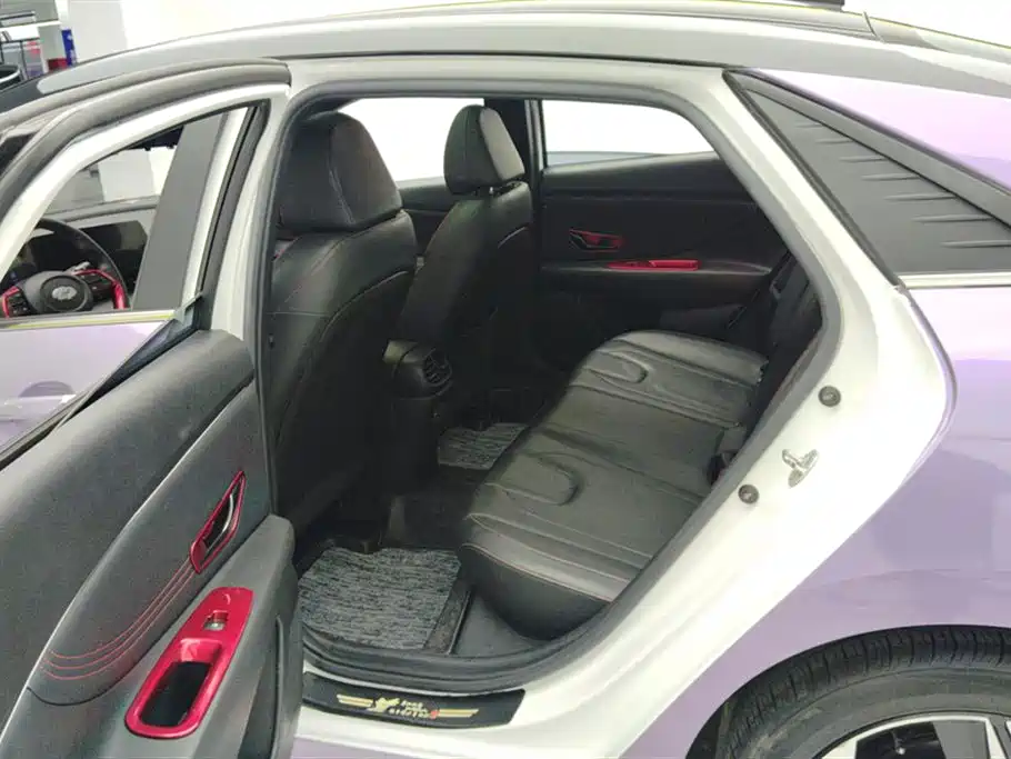 Hyundai Elantra 2022 240T GDi DCT LUX Premium Edition 2022 - thumbnail 9