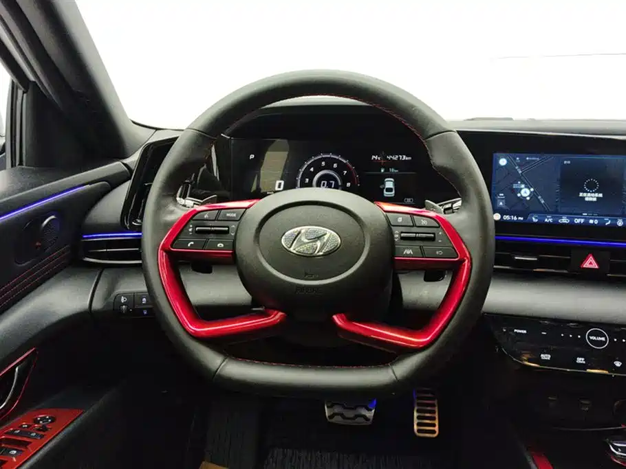 Hyundai Elantra 2022 240T GDi DCT LUX Premium Edition 2022 - thumbnail 13