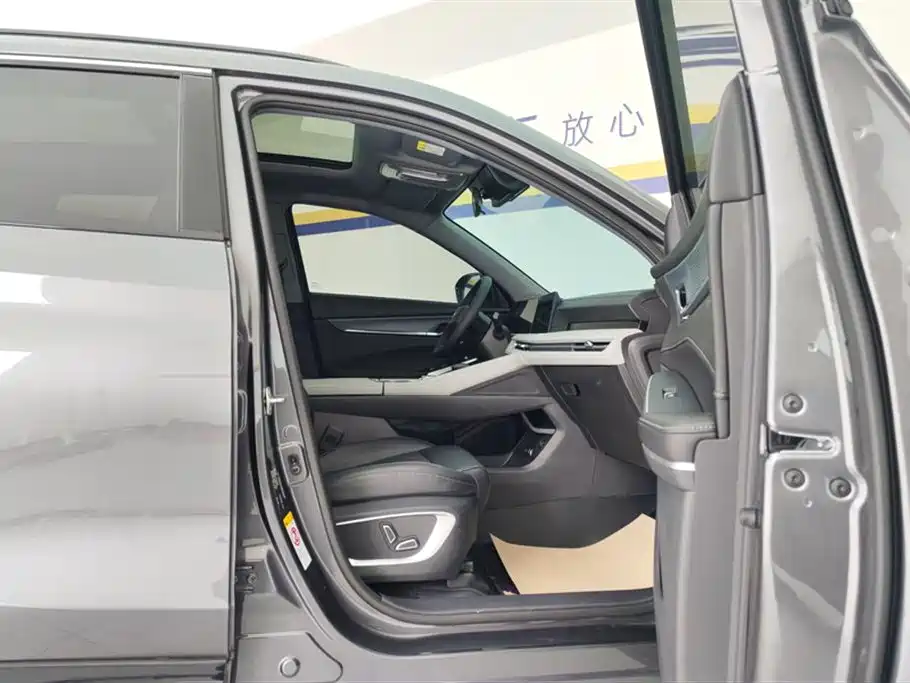 Changan Changan CS75 PLUS 2024 3rd Generation Champion Edition 1.5T Intelligent Drive Dynamic Navigation Model 2025 - thumbnail 8