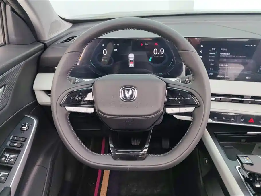 Changan Changan CS75 PLUS 2024 3rd Generation Champion Edition 1.5T Intelligent Drive Dynamic Navigation Model 2025 - thumbnail 15