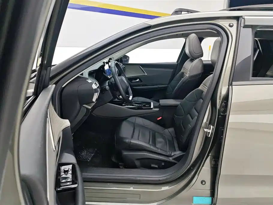 Citroen Citroën C5 X 2022 1.6T Feel Uncommon Year of the Tiger Special Edition 2023 - thumbnail 8