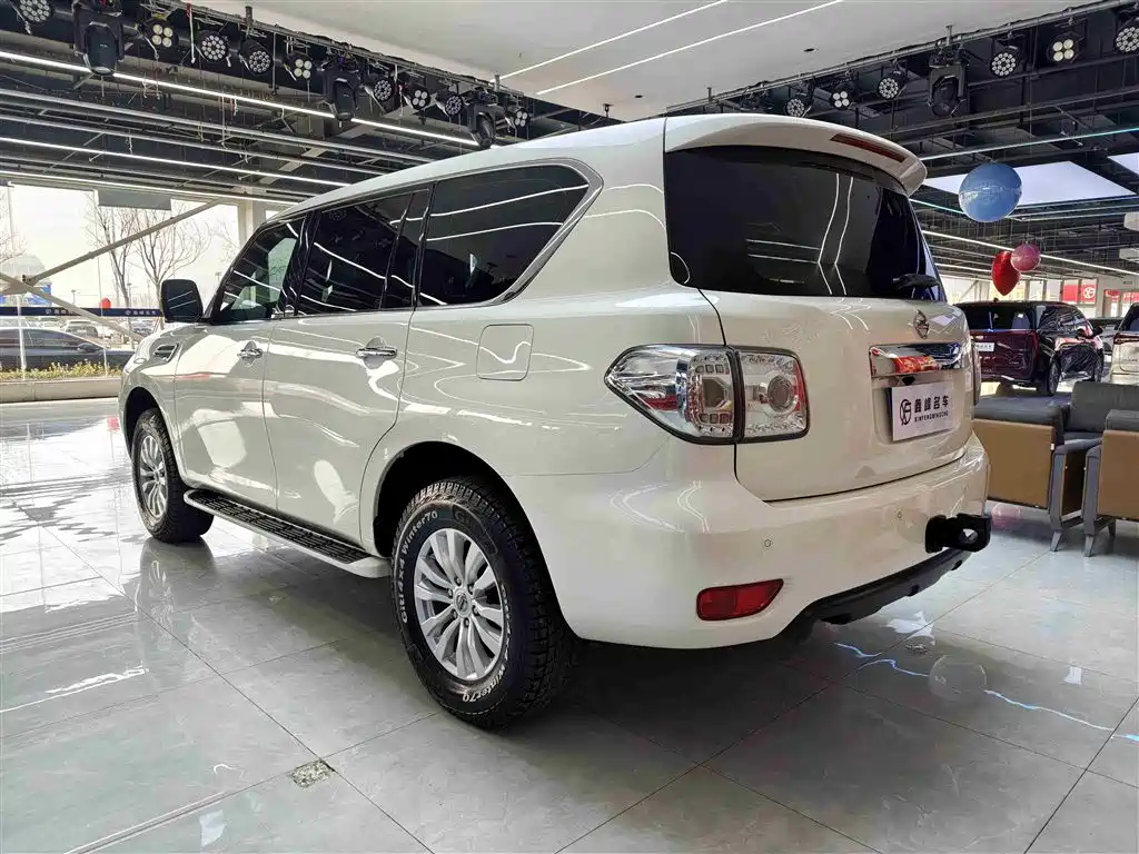 Nissan Nissan Patrol 2018 4.0L Premium 2018 - thumbnail 16