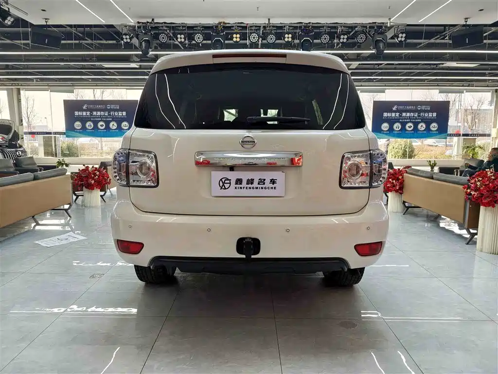 Nissan Nissan Patrol 2018 4.0L Premium 2018 - thumbnail 17