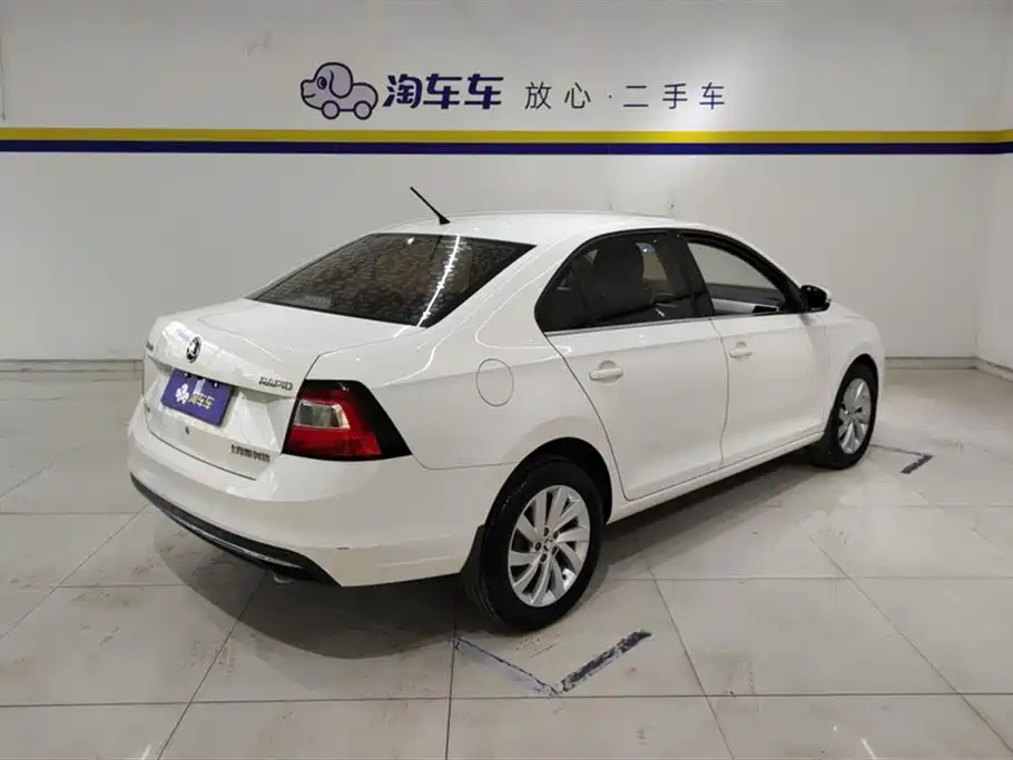Skoda Skoda Rapid 2018 1.6L Manual Comfort Edition 2018 - thumbnail 3