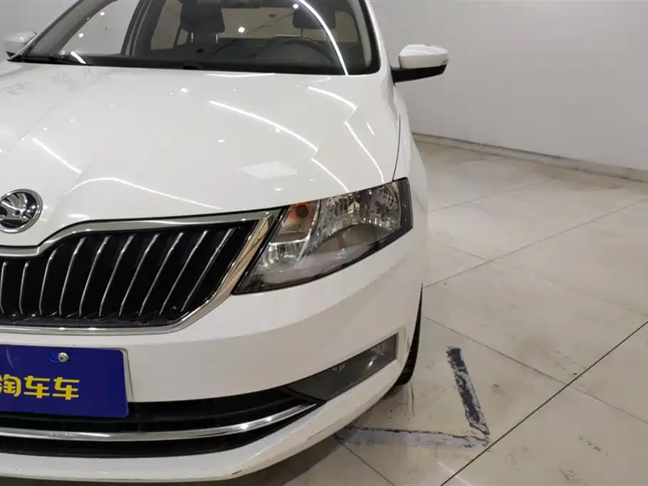 Skoda Skoda Rapid 2018 1.6L Manual Comfort Edition 2018 - thumbnail 5