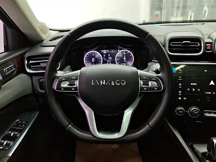 Lynk & Co Lynk & Co 02 2018 1.5T DCT FWD Pro Edition China V 2019 - thumbnail 15