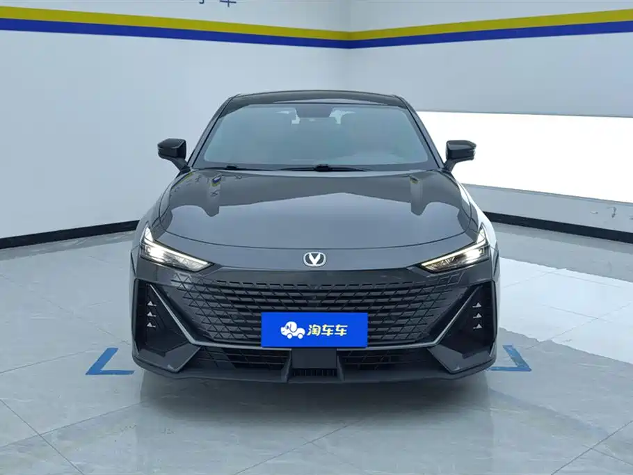 Changan Changan UNI-V 2022 1.5T Premium Edition 2022 - thumbnail 2