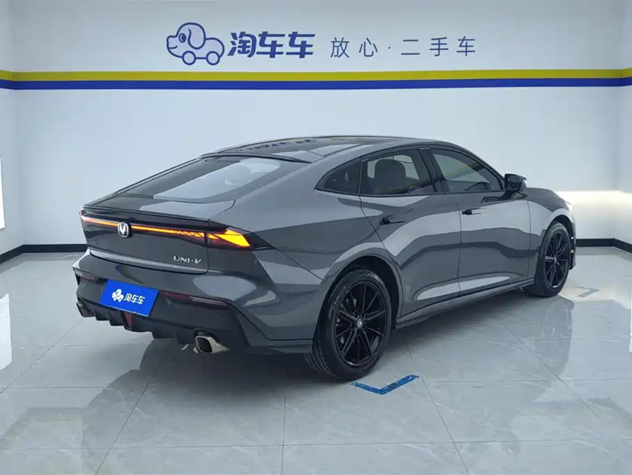 Changan Changan UNI-V 2022 1.5T Premium Edition 2022 - thumbnail 3