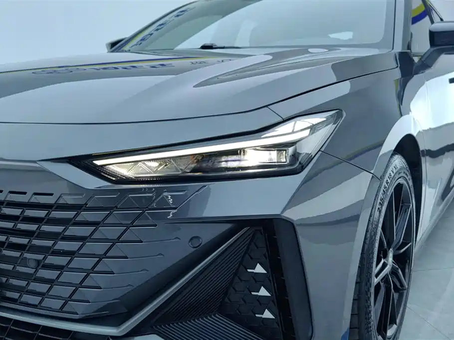 Changan Changan UNI-V 2022 1.5T Premium Edition 2022 - thumbnail 5