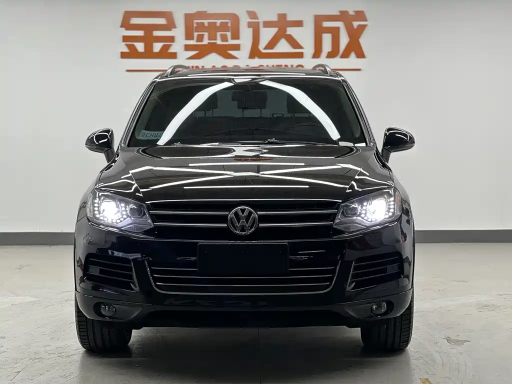 Volkswagen Volkswagen Touareg 2011 3.0 TSI Standard Model 2014 - thumbnail 2