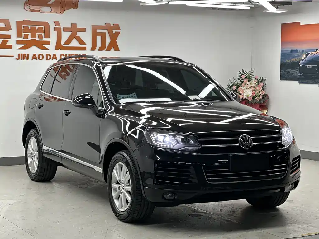 Volkswagen Volkswagen Touareg 2011 3.0 TSI Standard Model 2014 - thumbnail 3