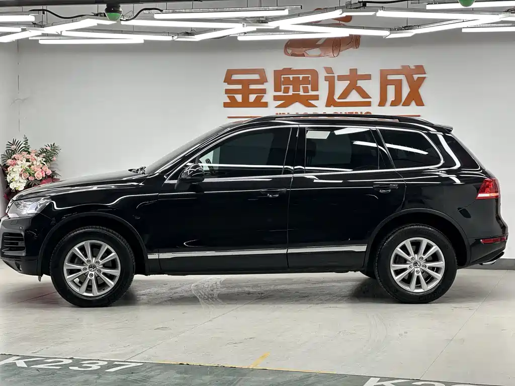 Volkswagen Volkswagen Touareg 2011 3.0 TSI Standard Model 2014 - thumbnail 8