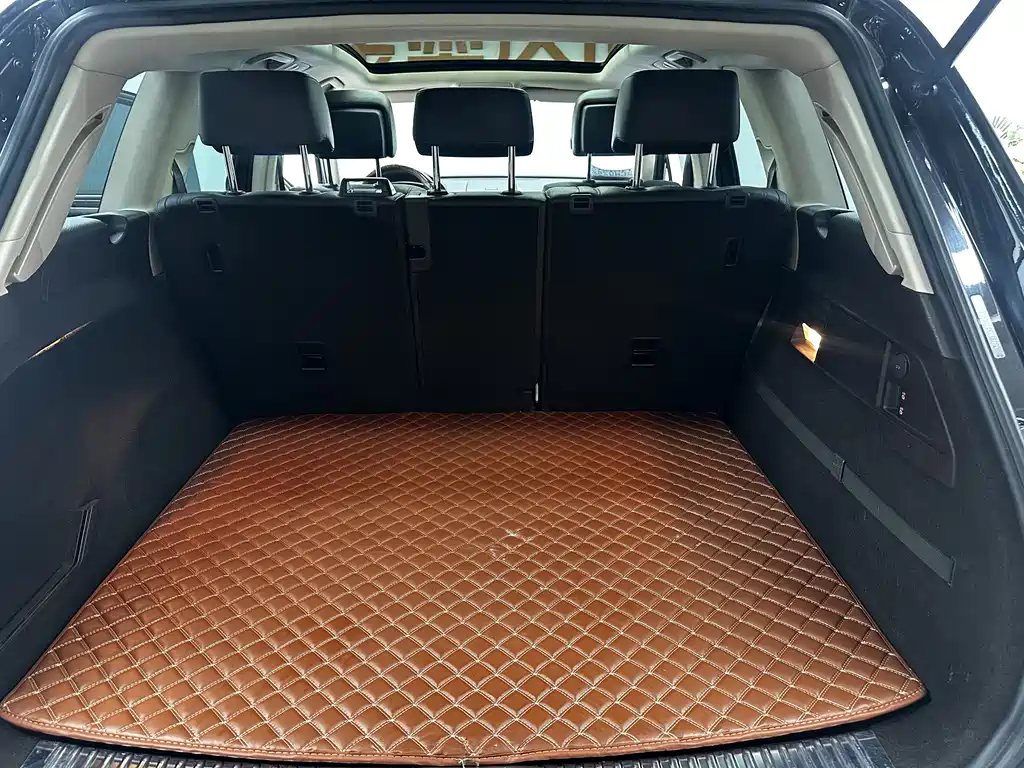 Volkswagen Volkswagen Touareg 2011 3.0 TSI Standard Model 2014 - thumbnail 16