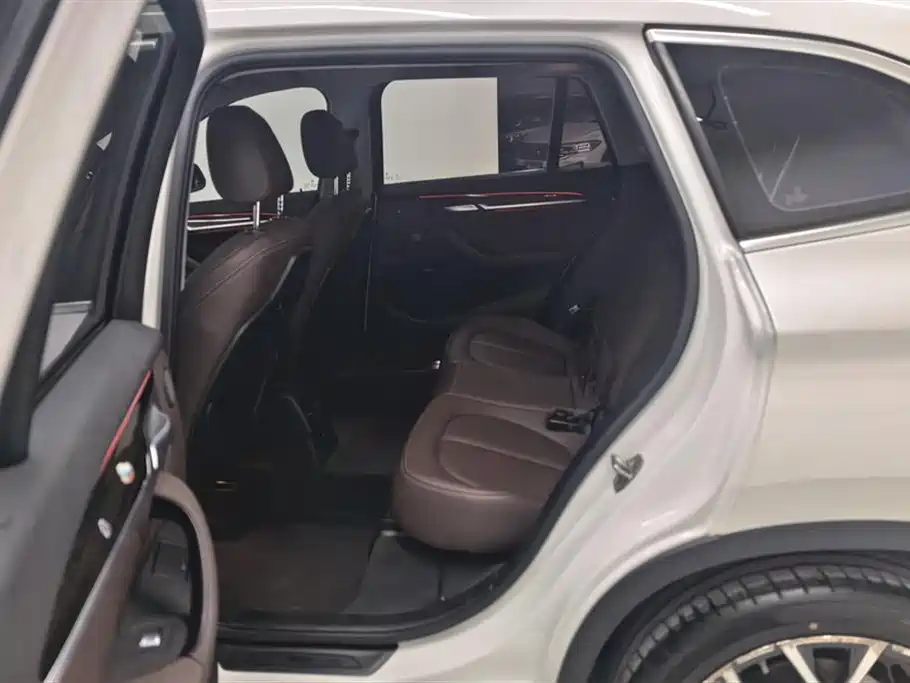 BMW BMW X1 2022 xDrive25Li Premium Model 2022 - thumbnail 11