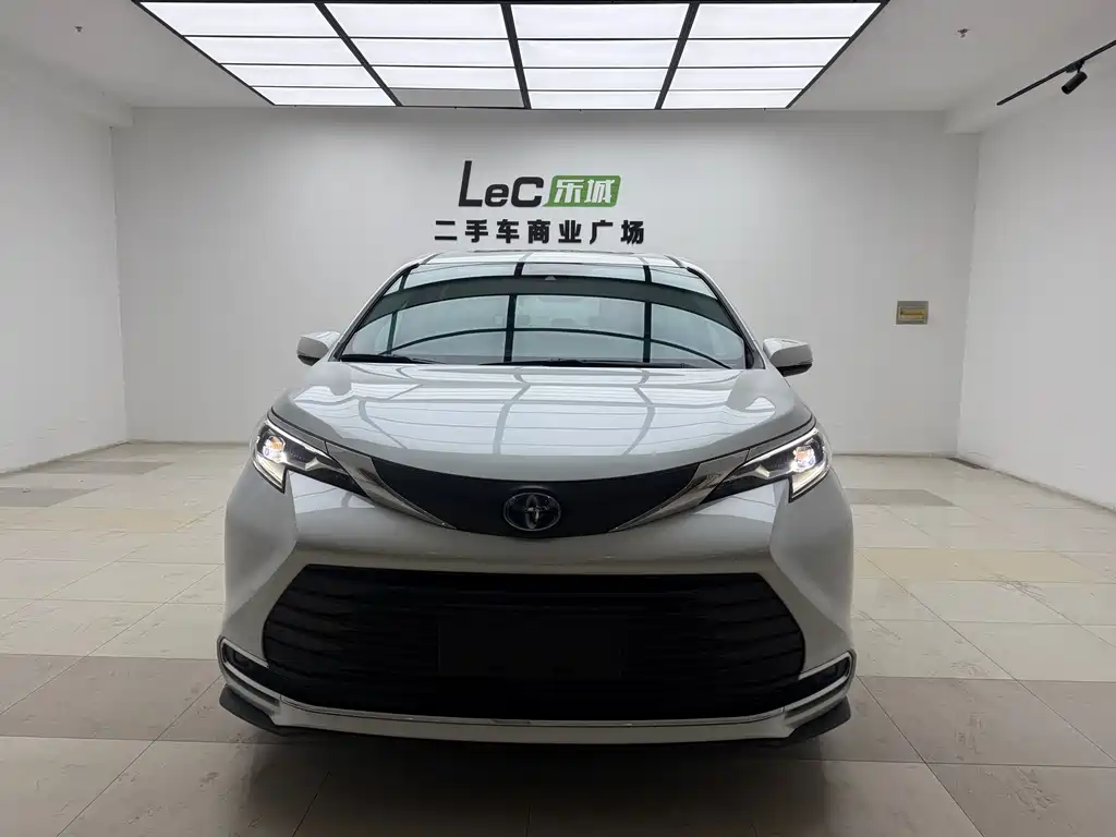 Toyota Toyota Sienna 2023 2.5L Hybrid LE 2023 - thumbnail 3