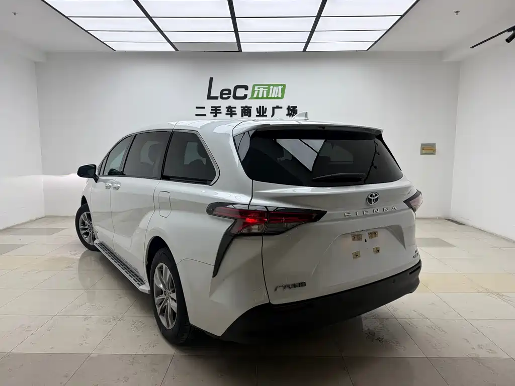 Toyota Toyota Sienna 2023 2.5L Hybrid LE 2023 - thumbnail 5