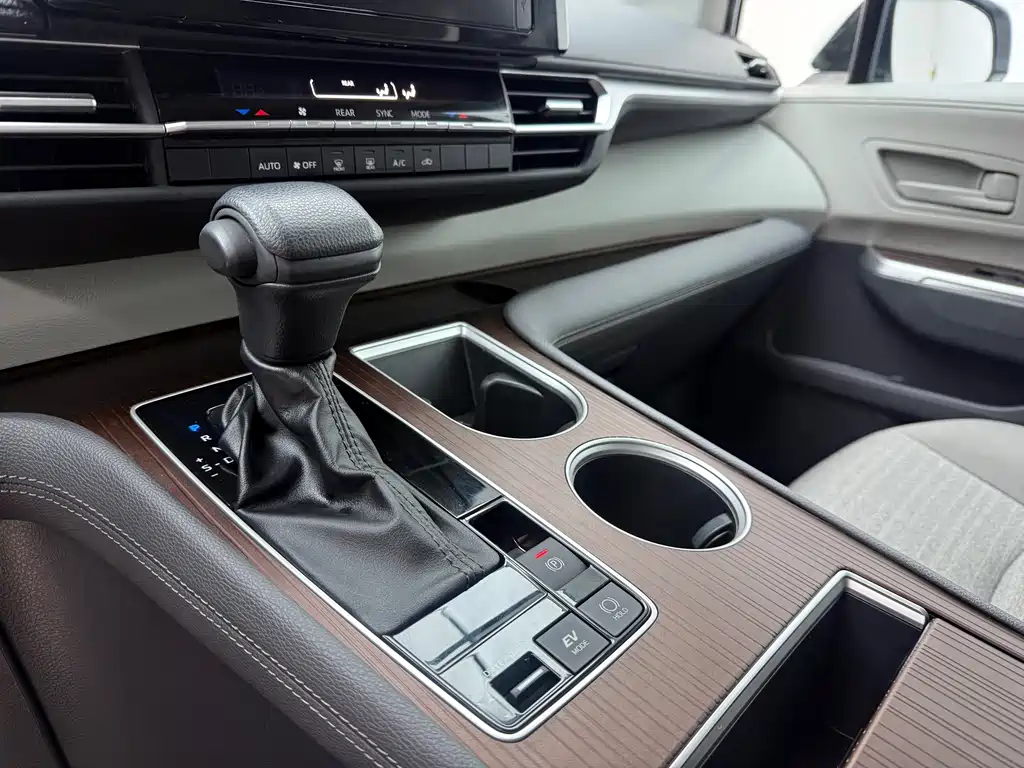 Toyota Toyota Sienna 2023 2.5L Hybrid LE 2023 - thumbnail 12