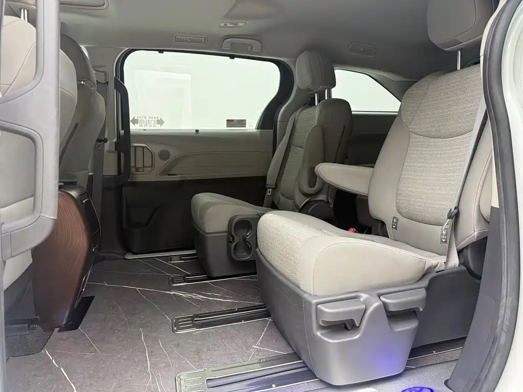 Toyota Toyota Sienna 2023 2.5L Hybrid LE 2023 - thumbnail 17