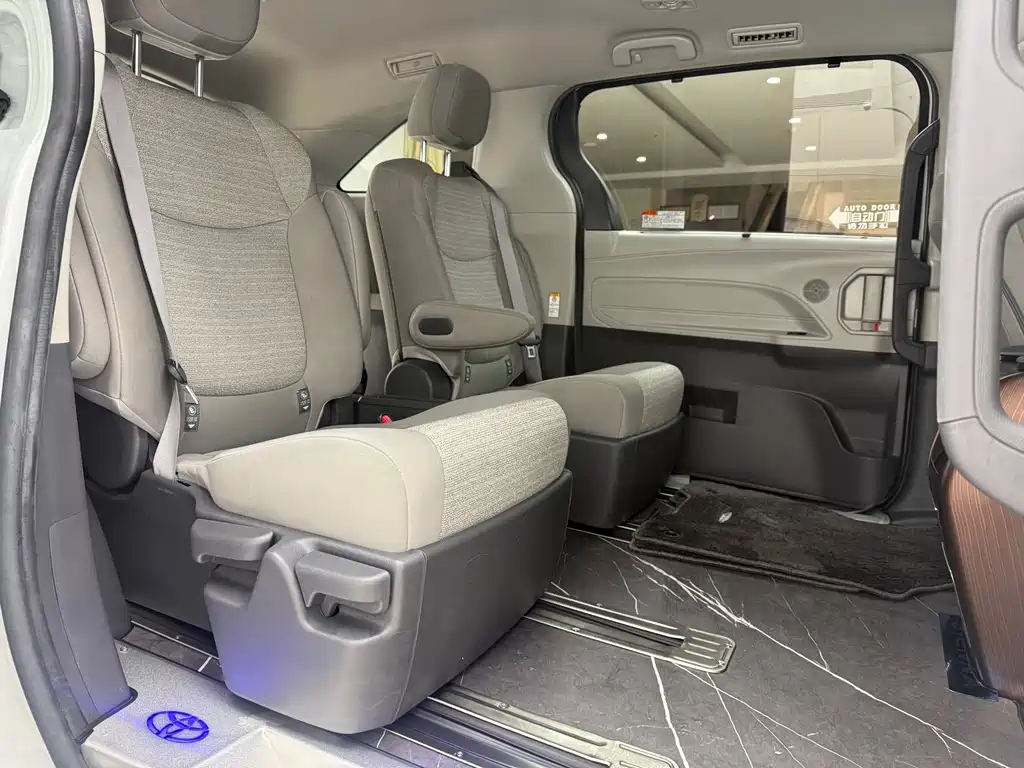 Toyota Toyota Sienna 2023 2.5L Hybrid LE 2023 - thumbnail 19