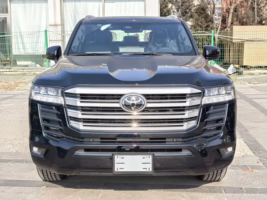 Toyota Land Cruiser LC300 2025 3.3T Diesel 2026 - thumbnail 2