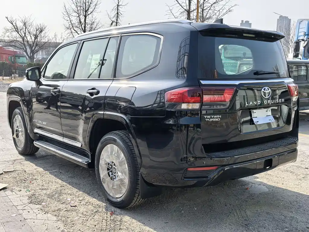 Toyota Land Cruiser LC300 2025 3.3T Diesel 2026 - thumbnail 6