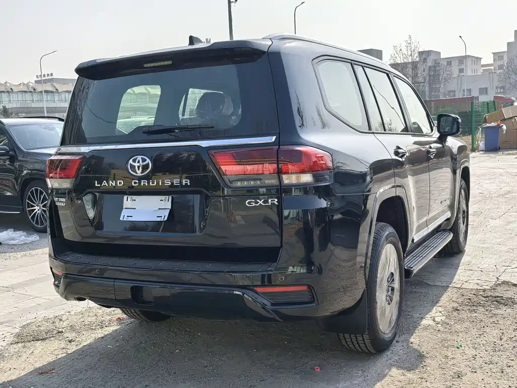 Toyota Land Cruiser LC300 2025 3.3T Diesel 2026 - thumbnail 8
