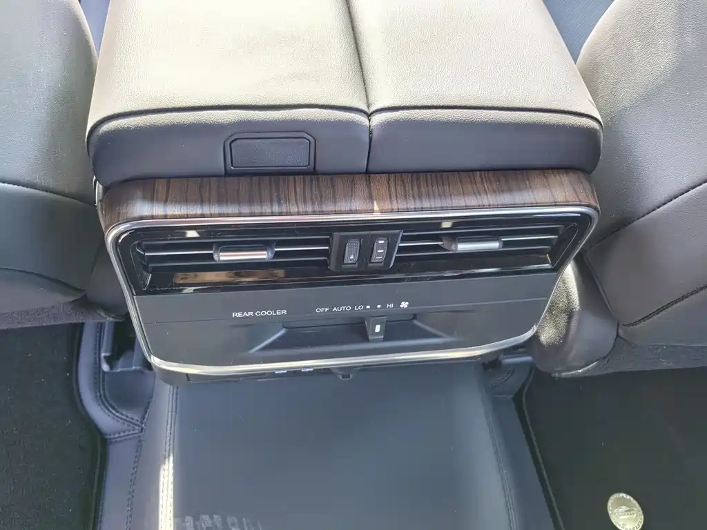 Toyota Land Cruiser LC300 2025 3.3T Diesel 2026 - thumbnail 19
