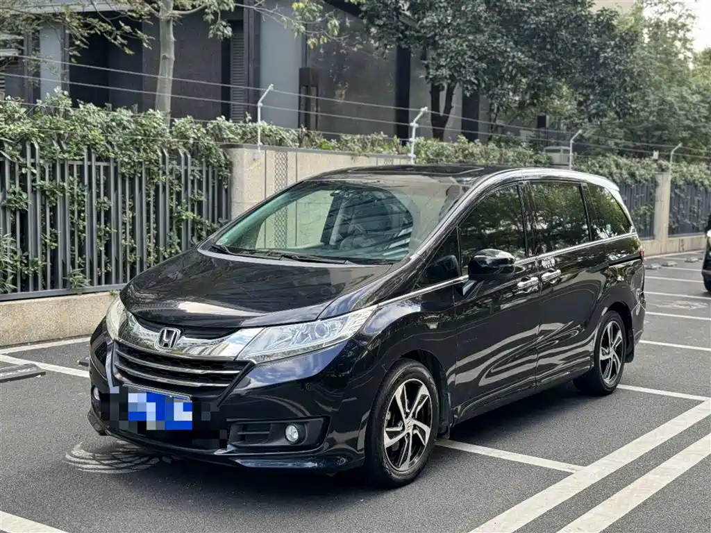 Honda Honda Odyssey 2015 Model Year Facelift 2.4L Luxury Edition 2017 - thumbnail 2