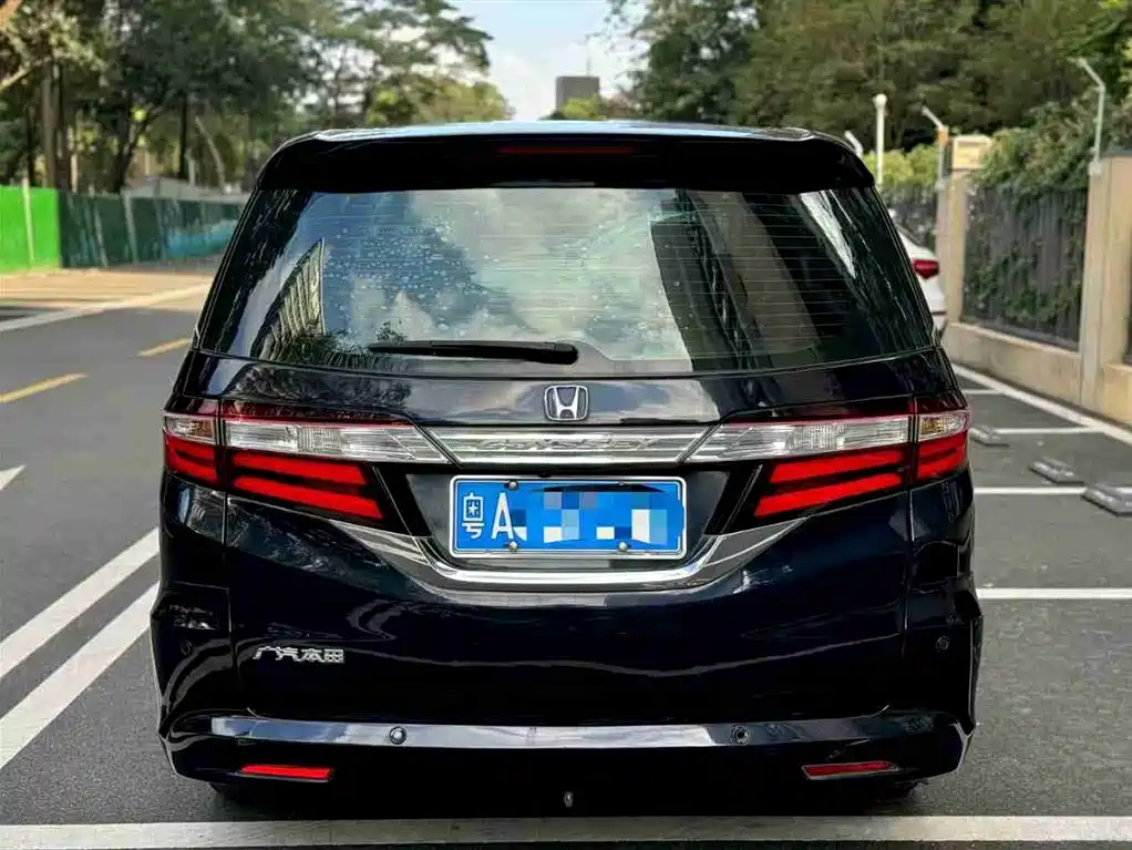 Honda Honda Odyssey 2015 Model Year Facelift 2.4L Luxury Edition 2017 - thumbnail 5